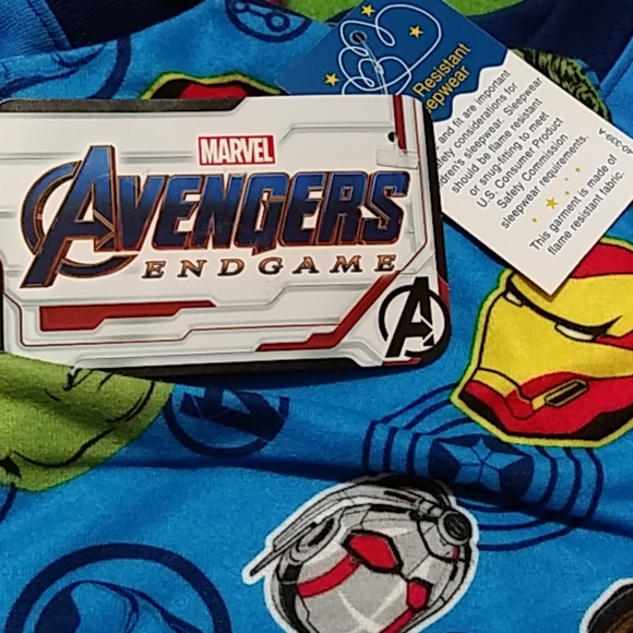 Avengers 2 pc. Sleep wear Pajamas boys 4/5 - Picture 3 of 4